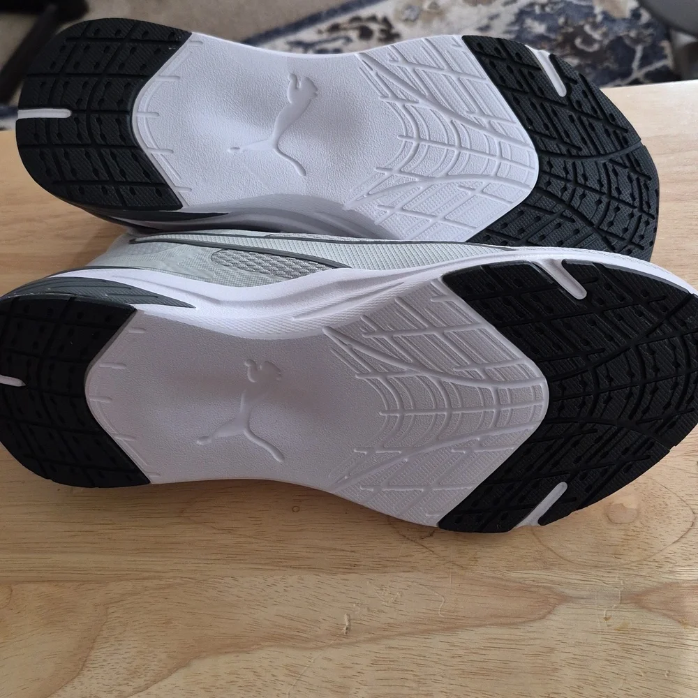 Men's Puma Light Gray Mesh Athletic Sneakers with Black Logo - Picture 2 of 10